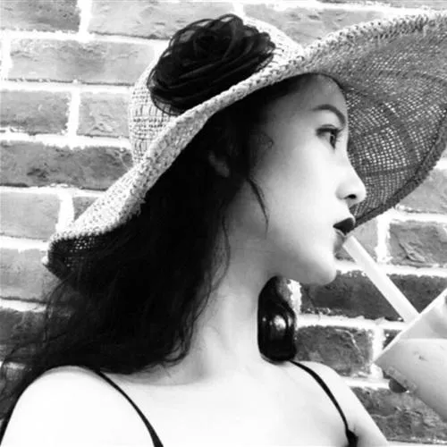 网络美女头像大全黑白第1张