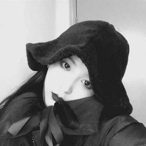 黑白酷酷的女生头像第1张