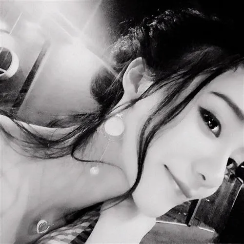 高冷霸气真人女生头像黑白侧脸第1张