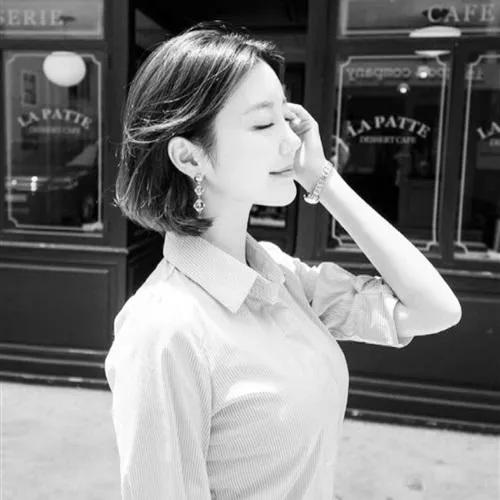 女生头像最新版不带字黑白第1张