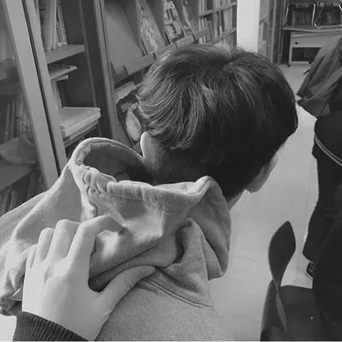 男生头像帅气冷酷伤感黑白图片第1张