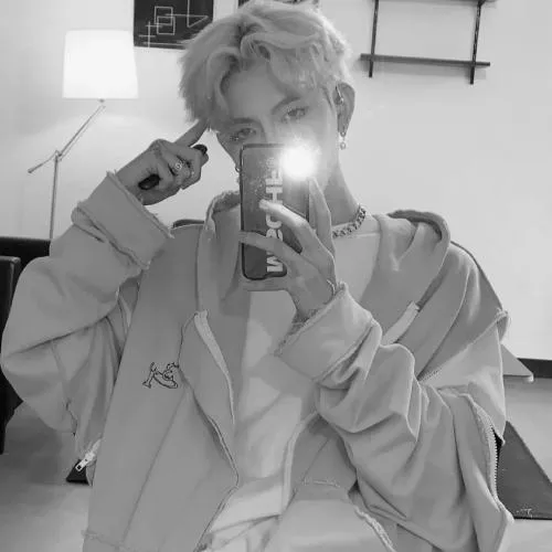 黑白男生头像侧脸帅气第1张