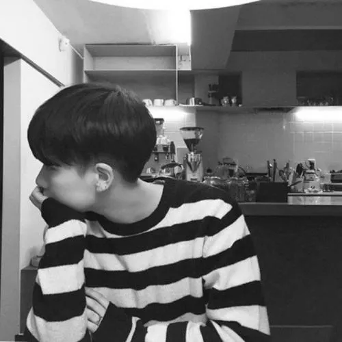 干净利落男生头像不带字黑白第1张