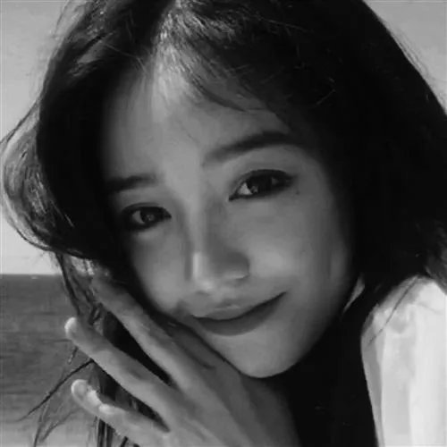 女生头像冷酷霸气真人黑白第1张