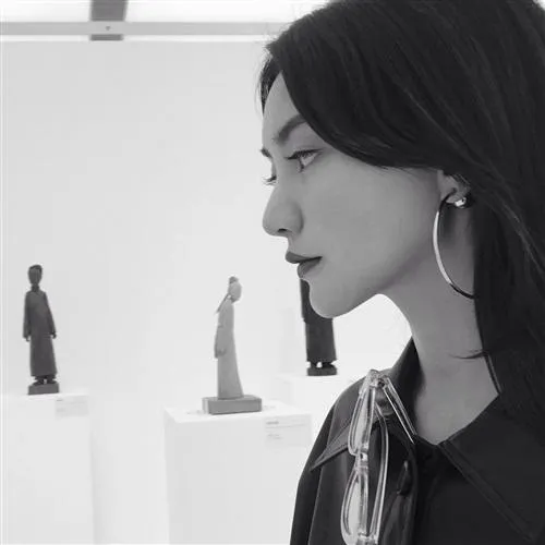 美女头像黑白霸气侧脸第1张