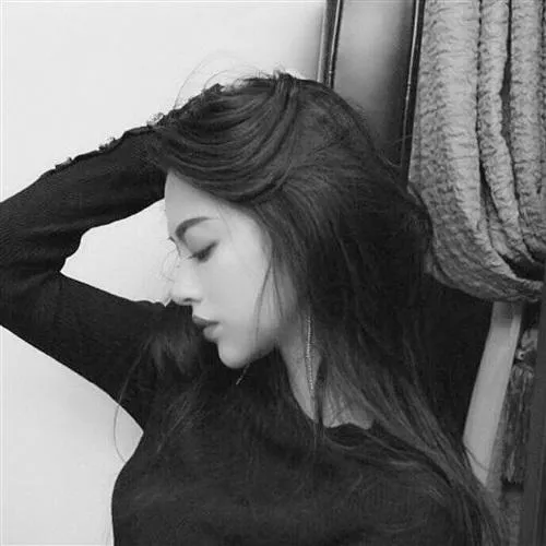 美女头像图片高清黑白图片第1张