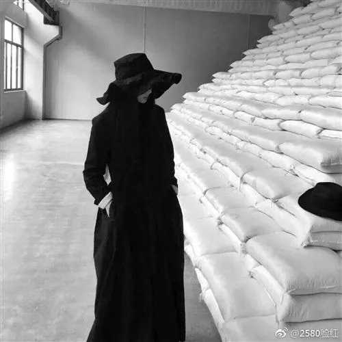 高清美女头像黑白第1张