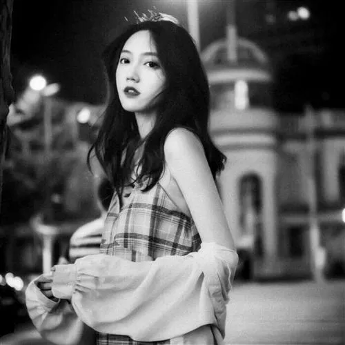 非主流黑白美女头像大全第1张