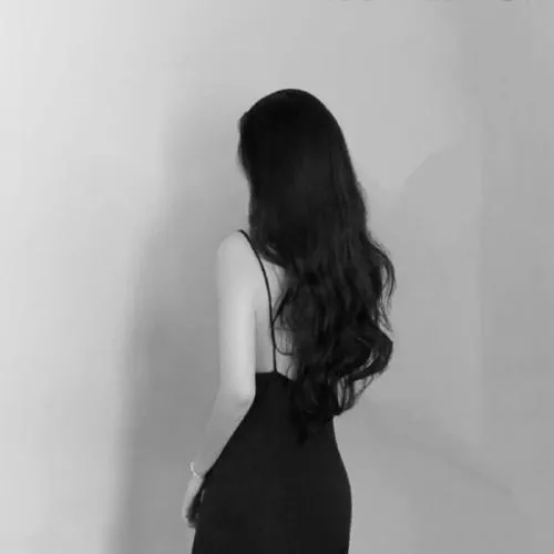 安静女生头像黑白唯美第1张