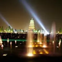 我们小区广场晚上喷泉个性唯美头像图片第1张