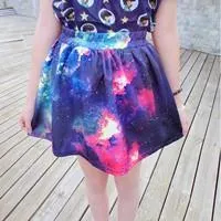 看不到脸的女生头像第1张