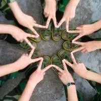 人拼成星星形状的个性QQ头像第1张