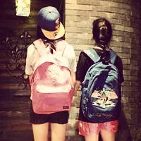 有种另类的美女生背影头像第1张