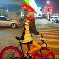 骑单车女生头像第1张