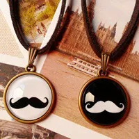 小胡子头像第1张