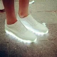 会发光的鞋子个性头像图片第1张