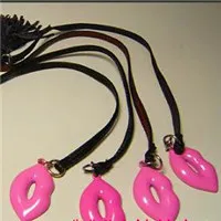 个性性感红唇系首饰QQ头像大全第1张