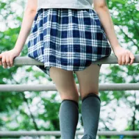 个性校服控女生头像第1张