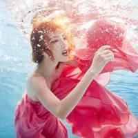 溺海女生唯美头像第1张