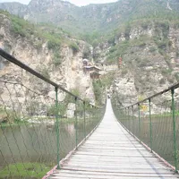 个性唯美吊桥头像图片第1张