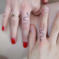 经典情侣手指纹身头像图片第1张