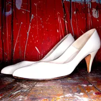 穿高跟鞋的头像第1张