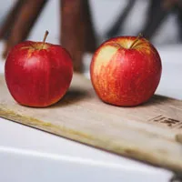 好吃又诱惑的红红的香甜苹果图片头像第1张