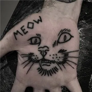 手掌心里创意纹身头像第1张