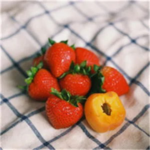 清新意境草莓头像第1张