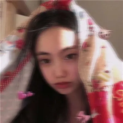 女生头像模糊重影个性十足第1张
