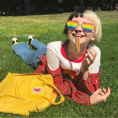 欧美个性搞怪女生头像第1张