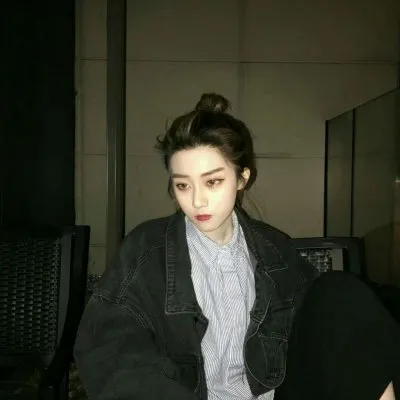 时尚高冷个性女生头像第1张