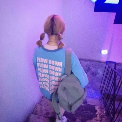 高清个性好看的紫色系的女生头像图片第1张