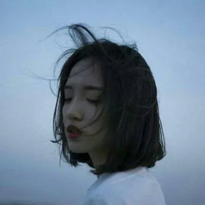 qq头像女生短头发第1张