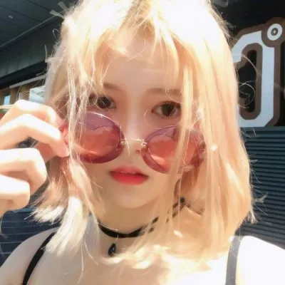 个性时尚美女图片头像第1张