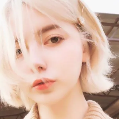 个性洋气的美女头像第1张