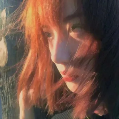 个性的简单女生气质头像图片第1张