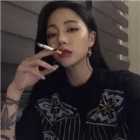个性头像女生霸气抽烟图片大全第1张