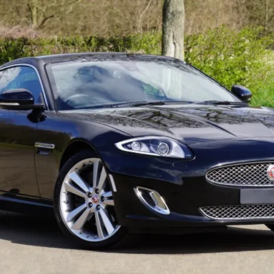 豪华帅气的黑色捷豹跑车微信头像图片第1张